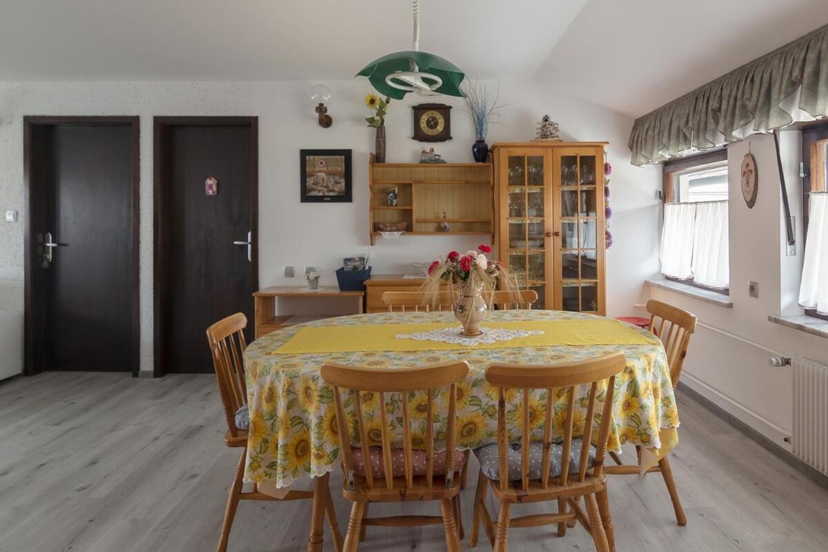 Family Apartment Nakiteya Ljubljana Eksteriør billede